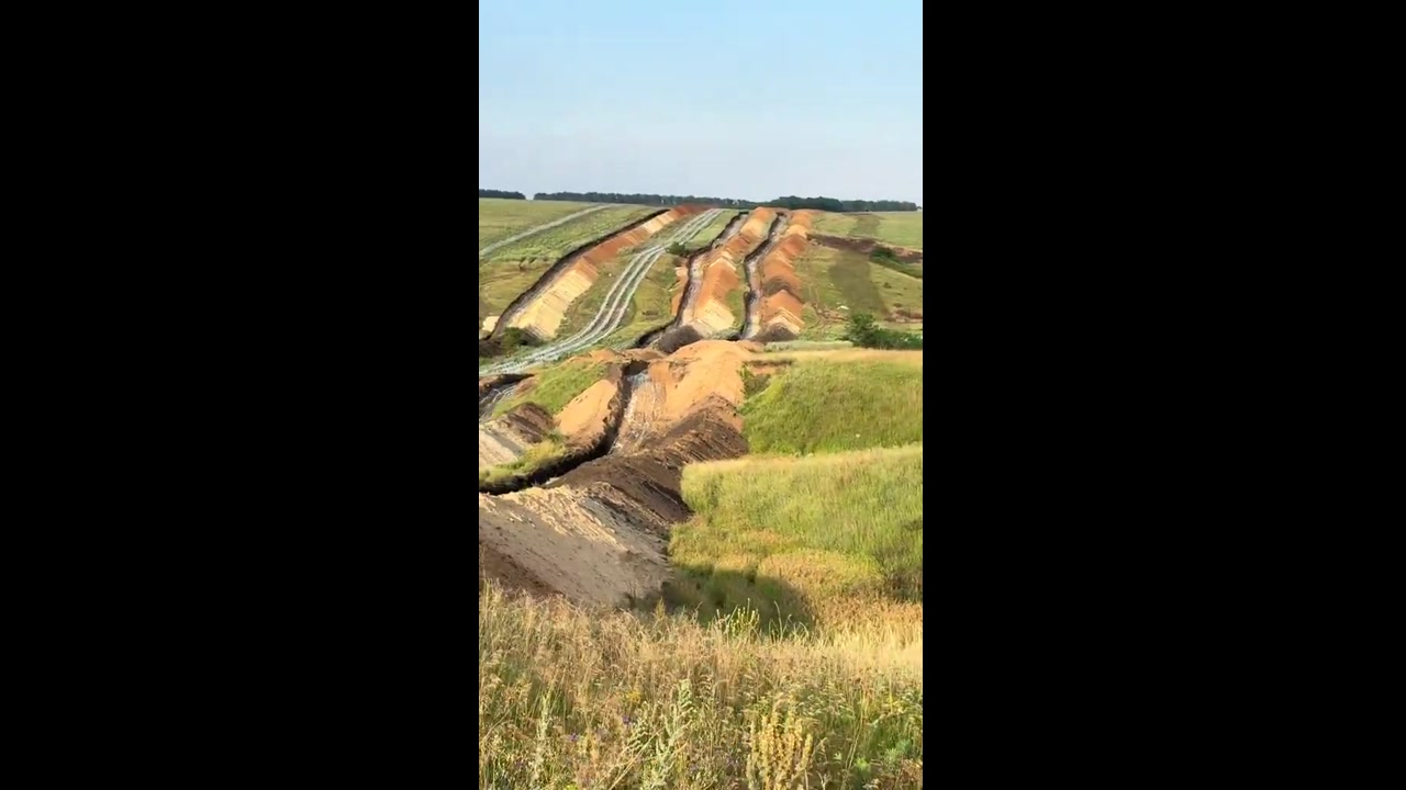 [Video] Ukrainian Forces Strengthen New Donbas Line with Strategic Obstacle Deployment