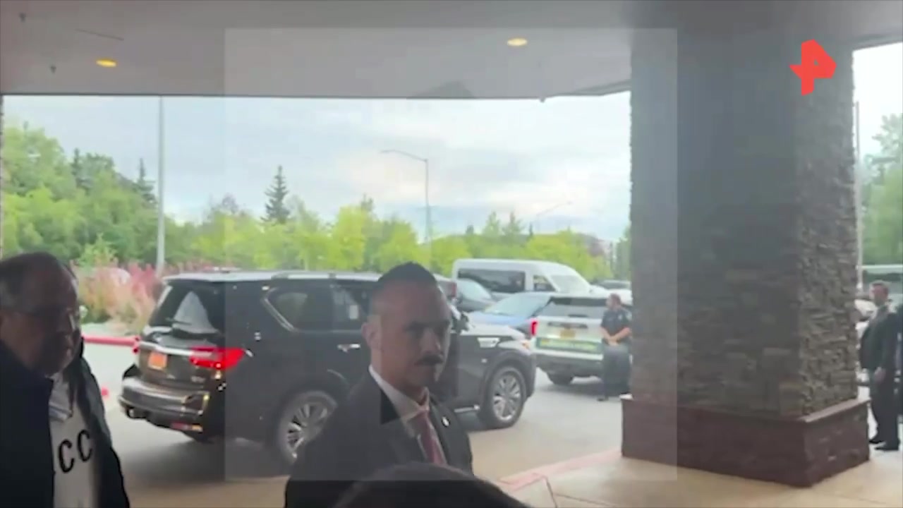 [Video] Russian Foreign Minister Lavrov Stirs Controversy in Alaska Wearing 'USSR' Shirt