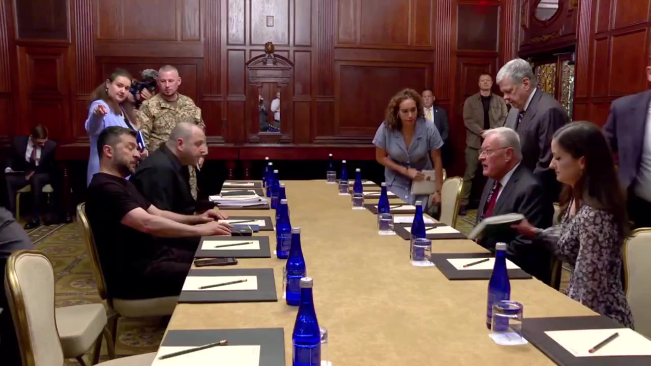 [Video] Ukrainian President Zelensky and US Envoy Kellogg Discuss Urgent Military Support in Washington