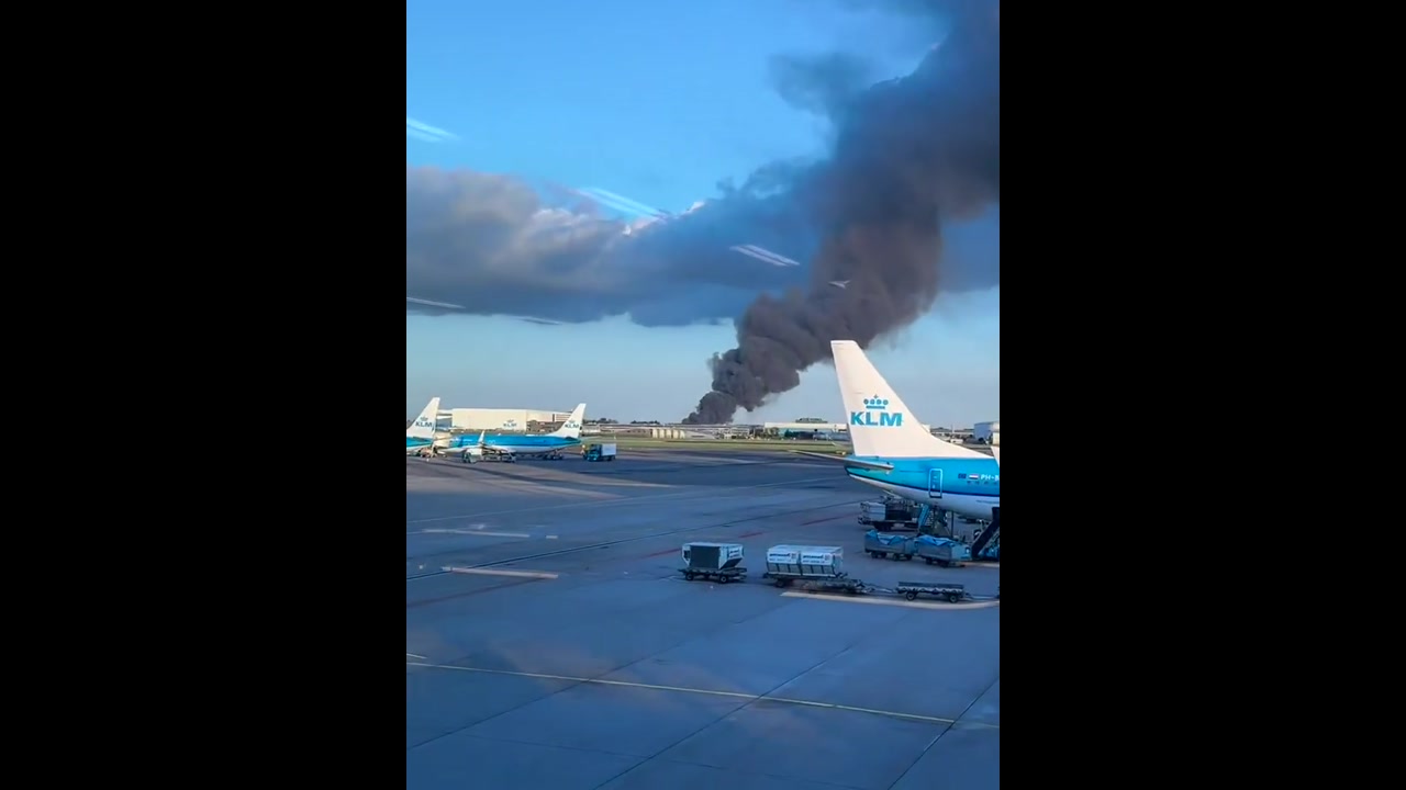 [Video] Fire Erupts at Warehouse Near Schiphol Airport, Disrupting Flights