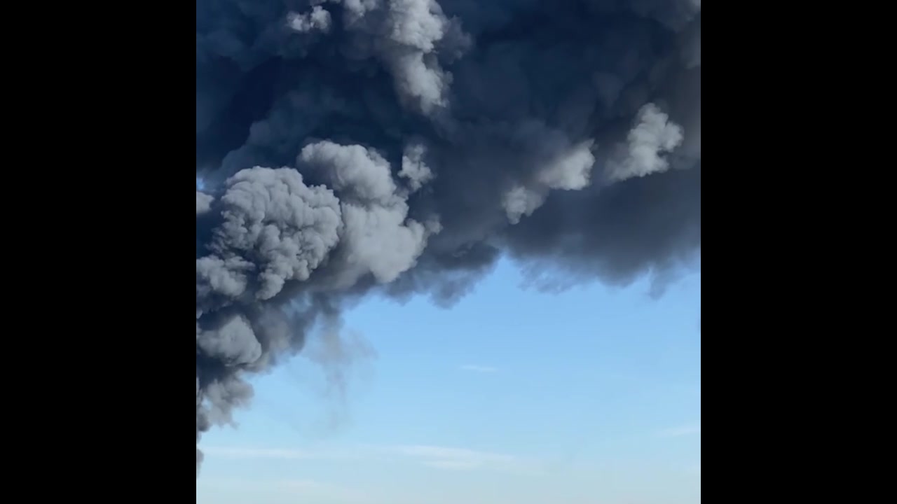 [Video] Massive Fire Engulfs Balashikha Chemical Plant, Smoke Fills Area