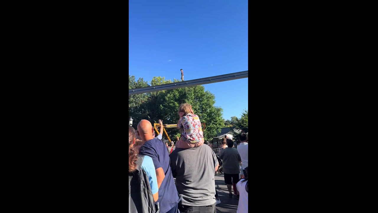 [Video] Boy Rescued After Climbing 30 Meters on Hersheypark Monorail