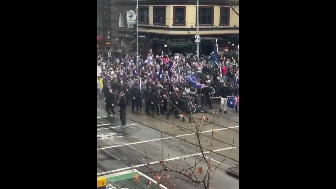 [Video] Anti-Immigration Protesters Clash With Extremists at Melbourne Rally
