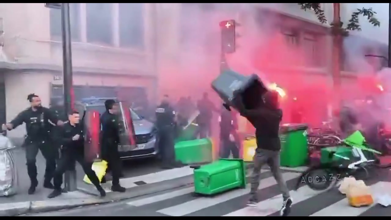 [Video] France Erupts in Chaos as "Block Everything" Protests Ignite Unrest