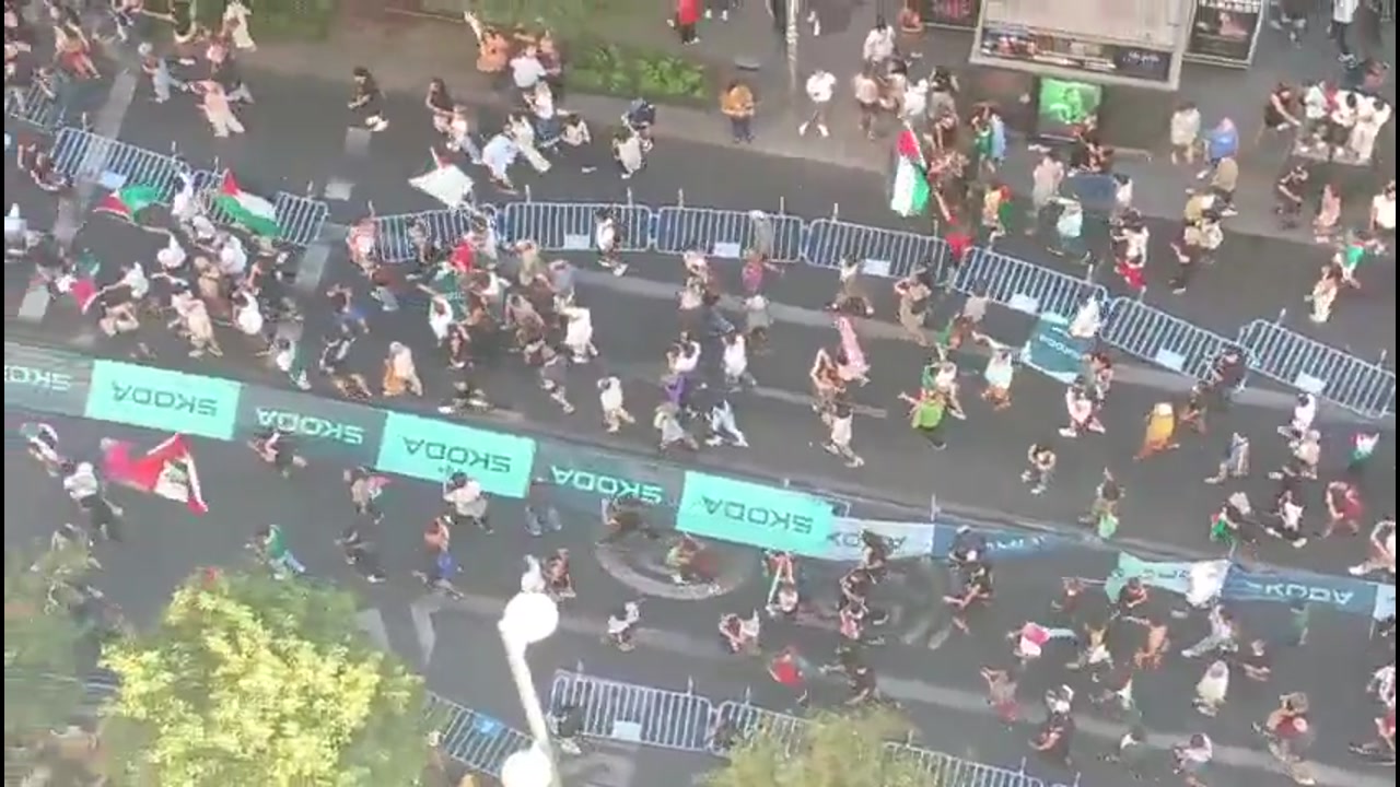 [Video] Vuelta a España stage halted in Madrid due to police-protester clash