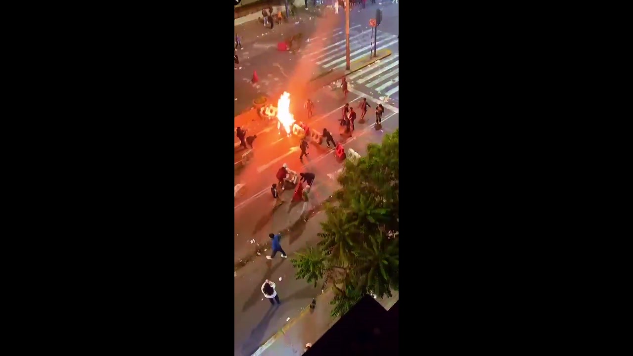 [Video] Hundreds clash with police in Lima protests against President Boluarte