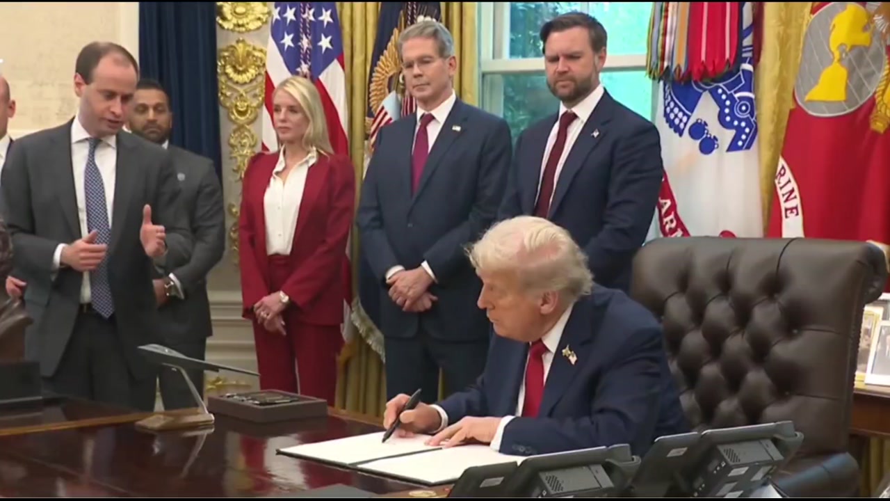 [Video] Trump signs executive order approving TikTok divestiture deal