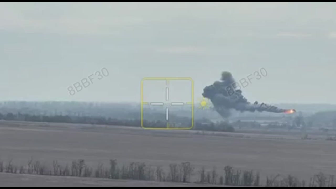 [Video] Ukrainian FPV drone destroys Russian Mi-8 helicopter