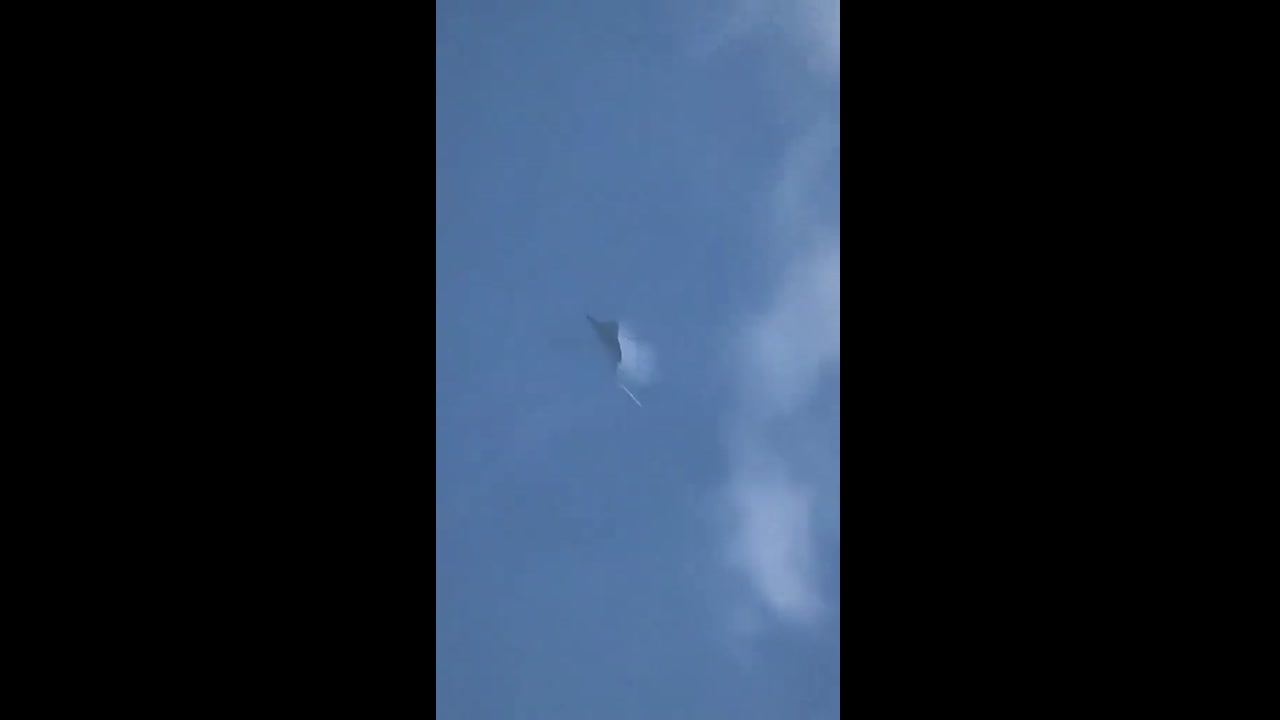 [Video] New footage shows China's J-XDS (J-50) stealth fighter test flight