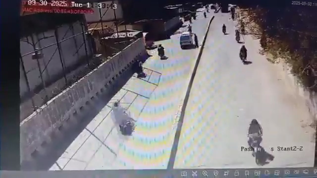 [Video] Car bomb blast near Frontier Corps headquarters in Quetta kills 10, injures 30