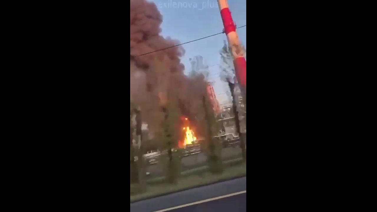 [Video] Fire erupts at Slavneft-YANOS refinery in Yaroslavl, Russia