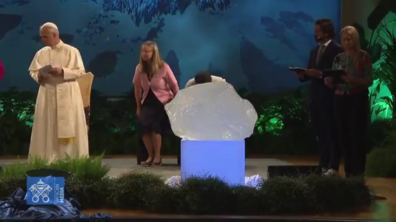 [Video] Pope Leo XIV blesses giant ice cube to combat climate change
