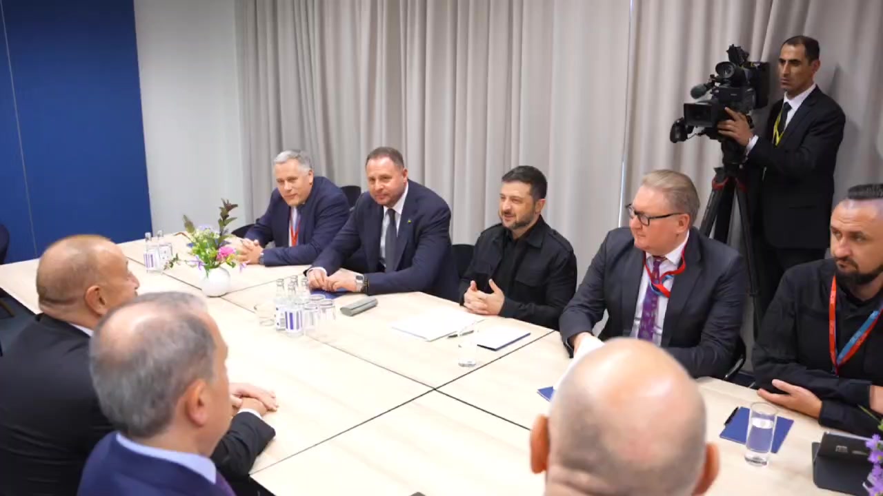 [Video] Ukrainian President Zelensky meets Azerbaijani President Alyev in Copenhagen