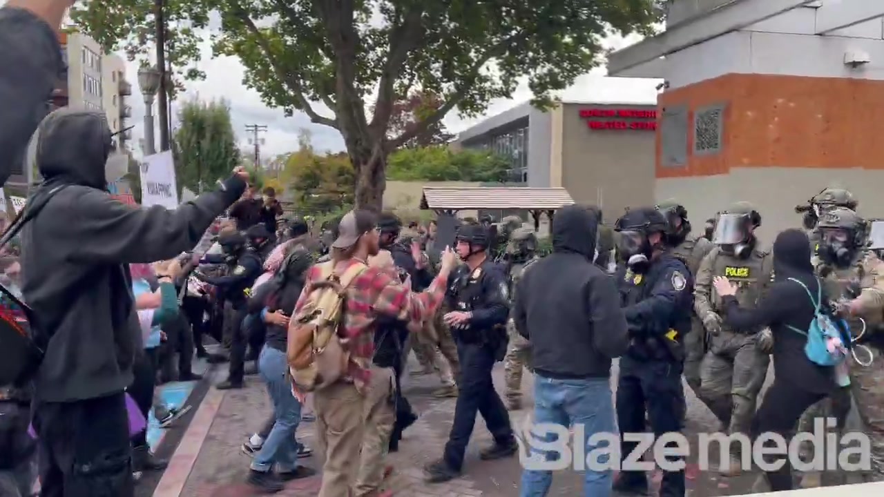 [Video] Federal agents begin arresting Antifa members at Portland ICE facility