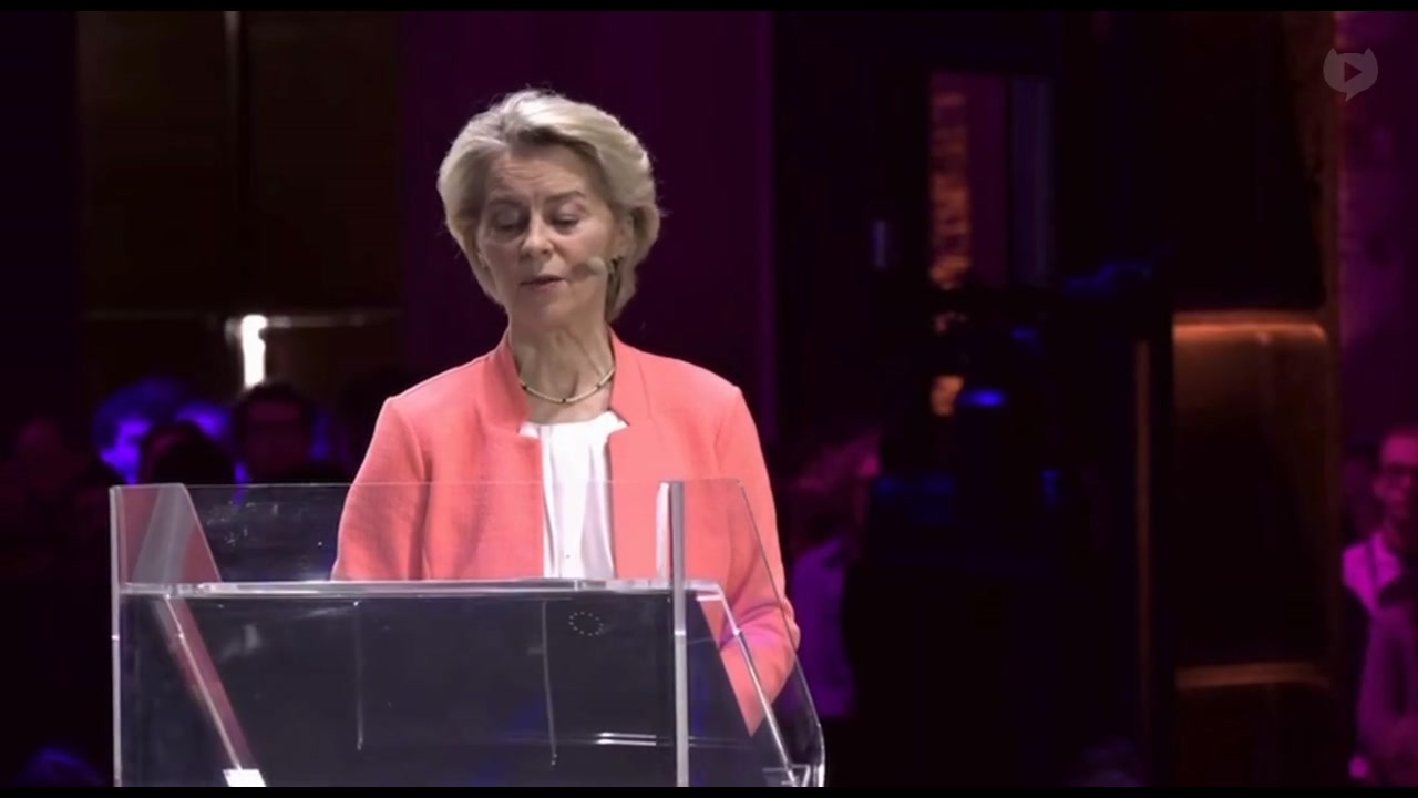 [Video] Ursula von der Leyen remarks on AI, acknowledges applause from one person