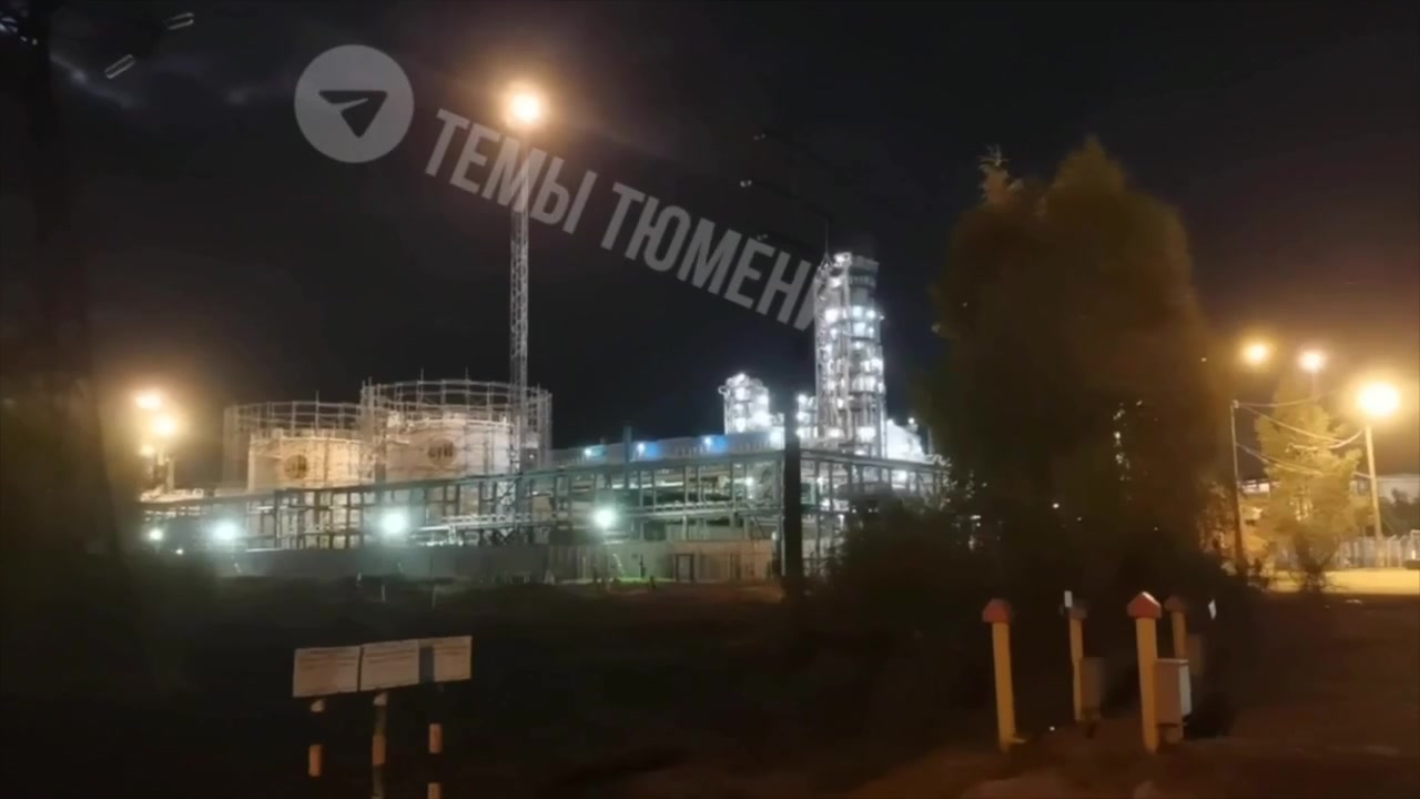 [Video] Ukrainian drones strike Antipinsky Oil Refinery in Tyumen, 2,000 km away