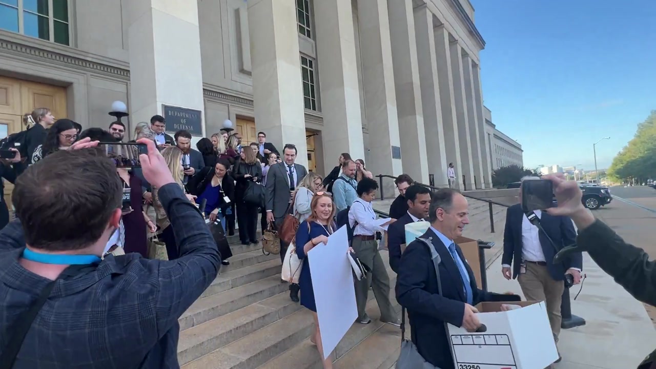 [Video] Journalists leave Pentagon over Hegseth's new media access rules