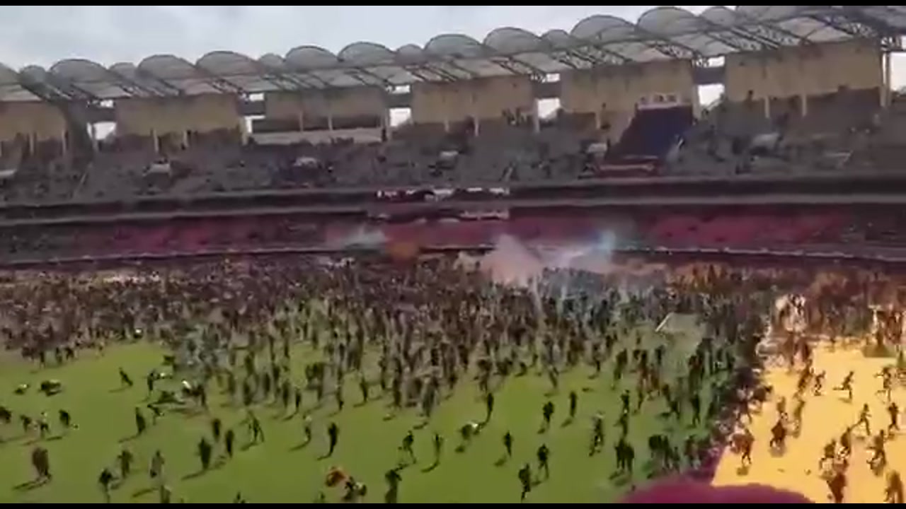 [Video] Police use live fire at Raila Odinga's funeral, leaving 4 dead