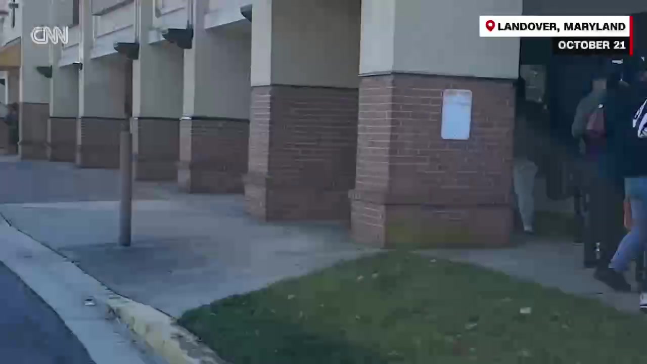 [Video] Massive lines for free food as 1.4 million federal workers go unpaid