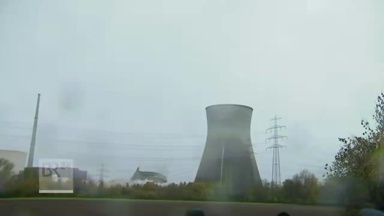 [Video] Germany demolishes cooling towers of decommissioned nuclear plant in Gundremmingen