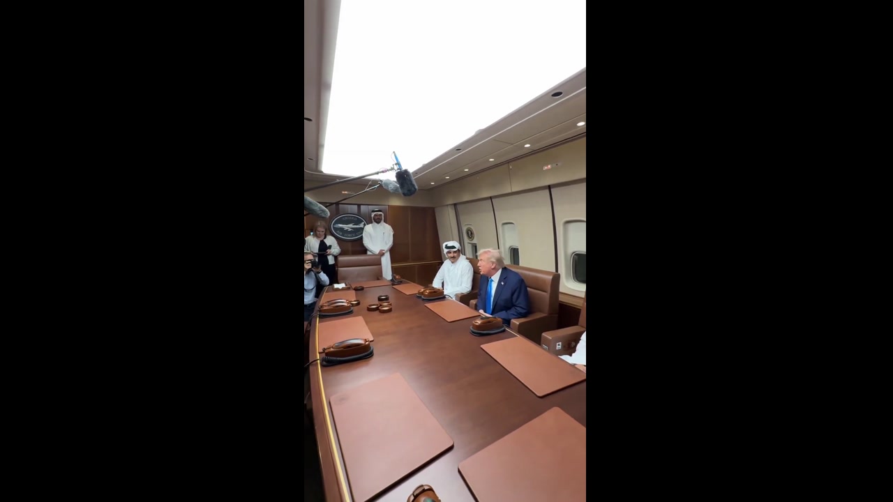 [Video] Trump meets with Emir of Qatar aboard Air Force One