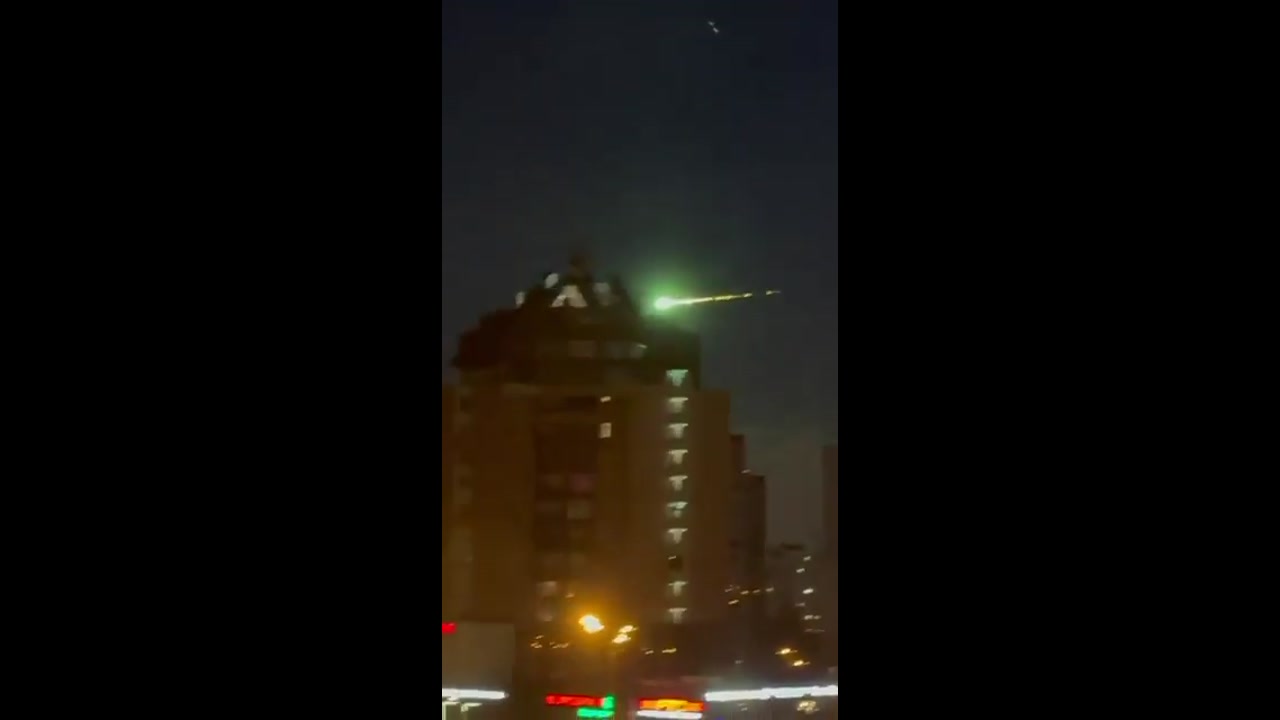 [Video] Mysterious green-glowing fireball spotted over Moscow, Russia