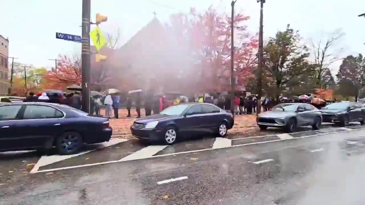 [Video] Long lines form outside food bank in Cleveland after SNAP payments paused