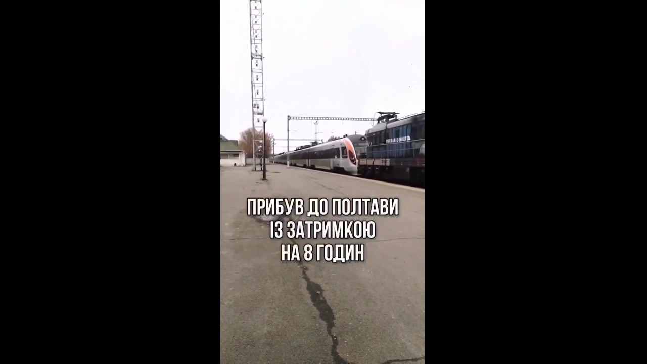 [Video] Old diesel locomotive pulls modern train in Kiev due to power outages