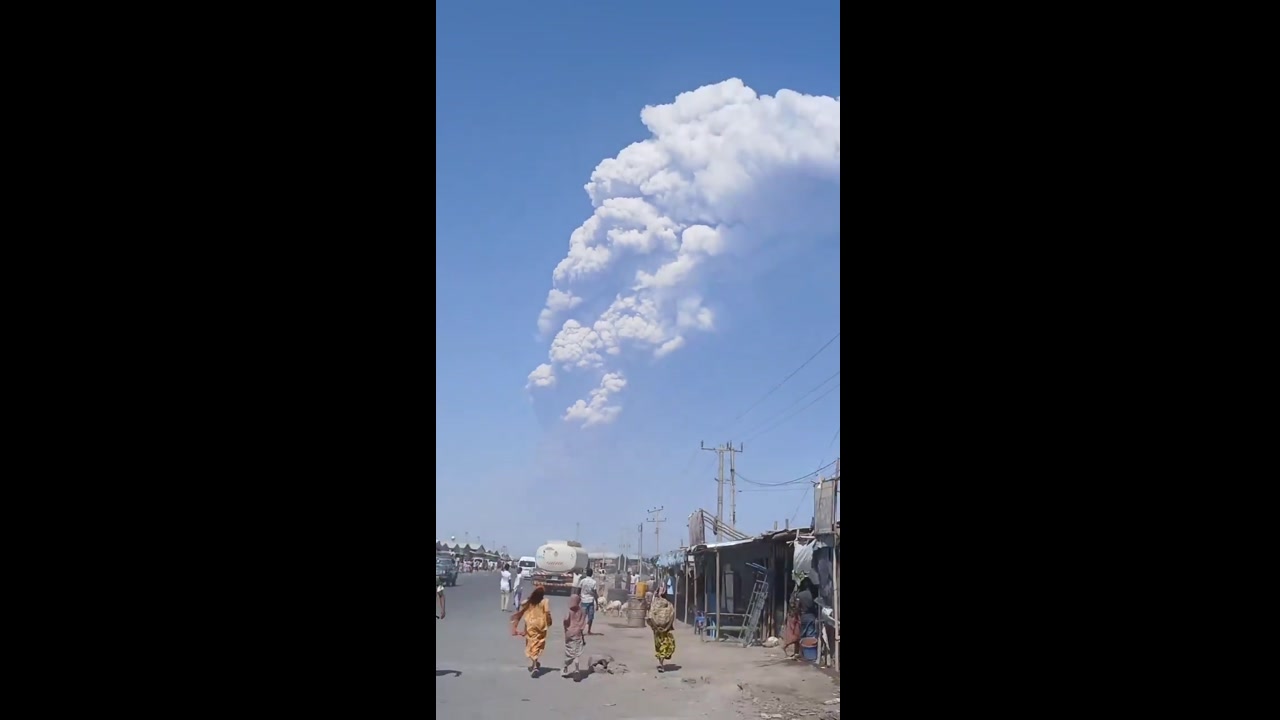 [Video] Hayli Gubbi volcano in Ethiopia erupts for first time in thousands of years