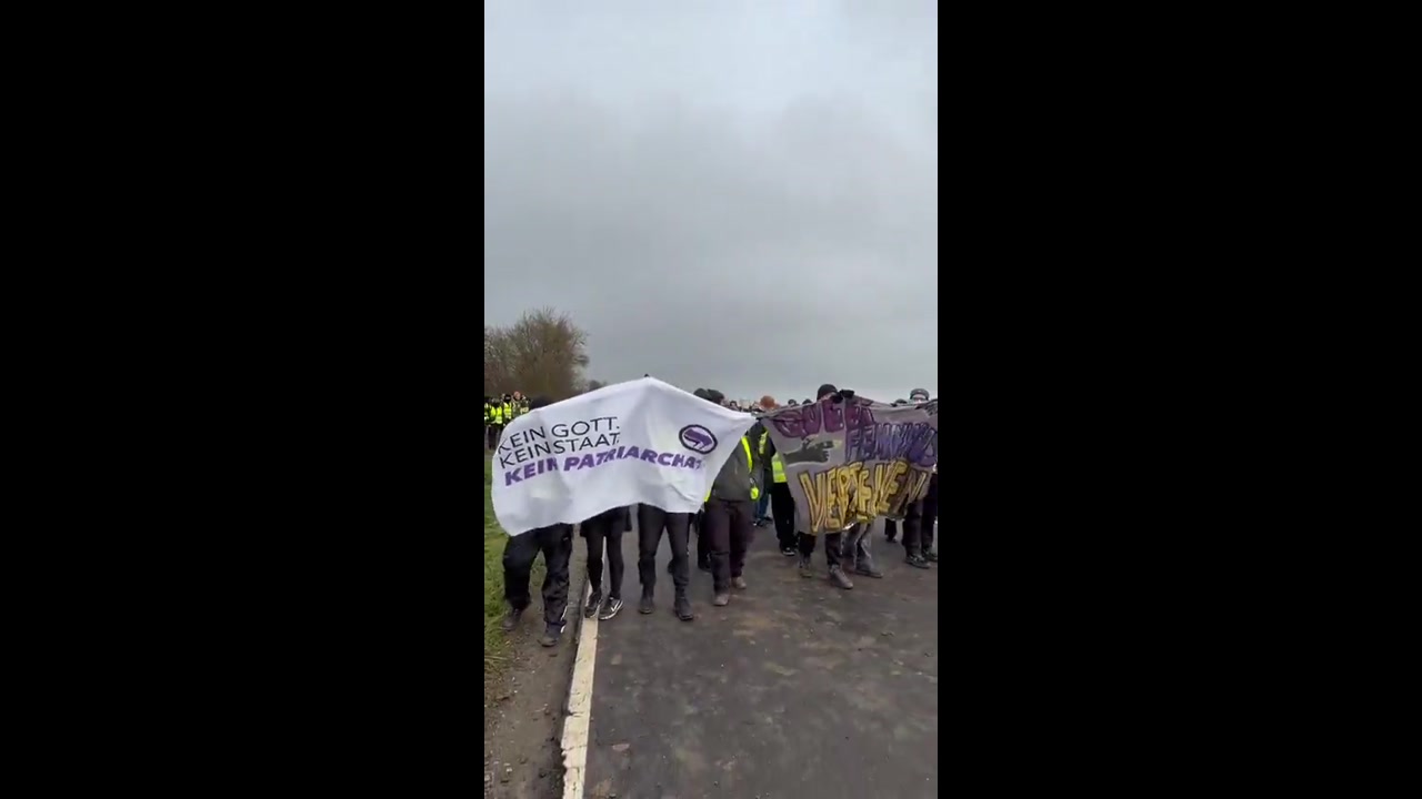 [Video] ANTIFA clashes with police as AfD launches new youth wing in Giessen