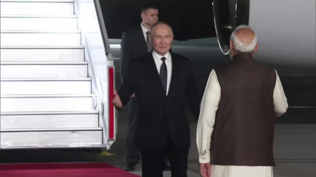 [Video] Vladimir Putin arrives in India and meets with Narendra Modi