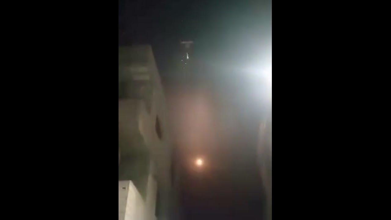 [Video] US Fighter Jets conduct strikes and drop flares on Palmyra, Syria