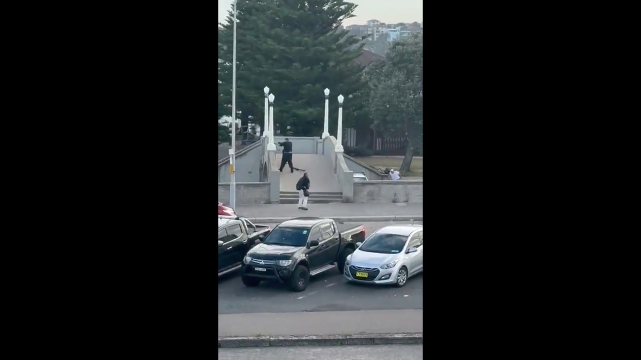 [Video] Video shows mass shooting at Bondi Beach, Sydney; shooters neutralized