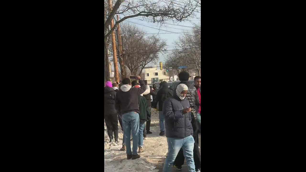 [Video] Somalian communities in Minneapolis set up roadblocks to prevent ICE