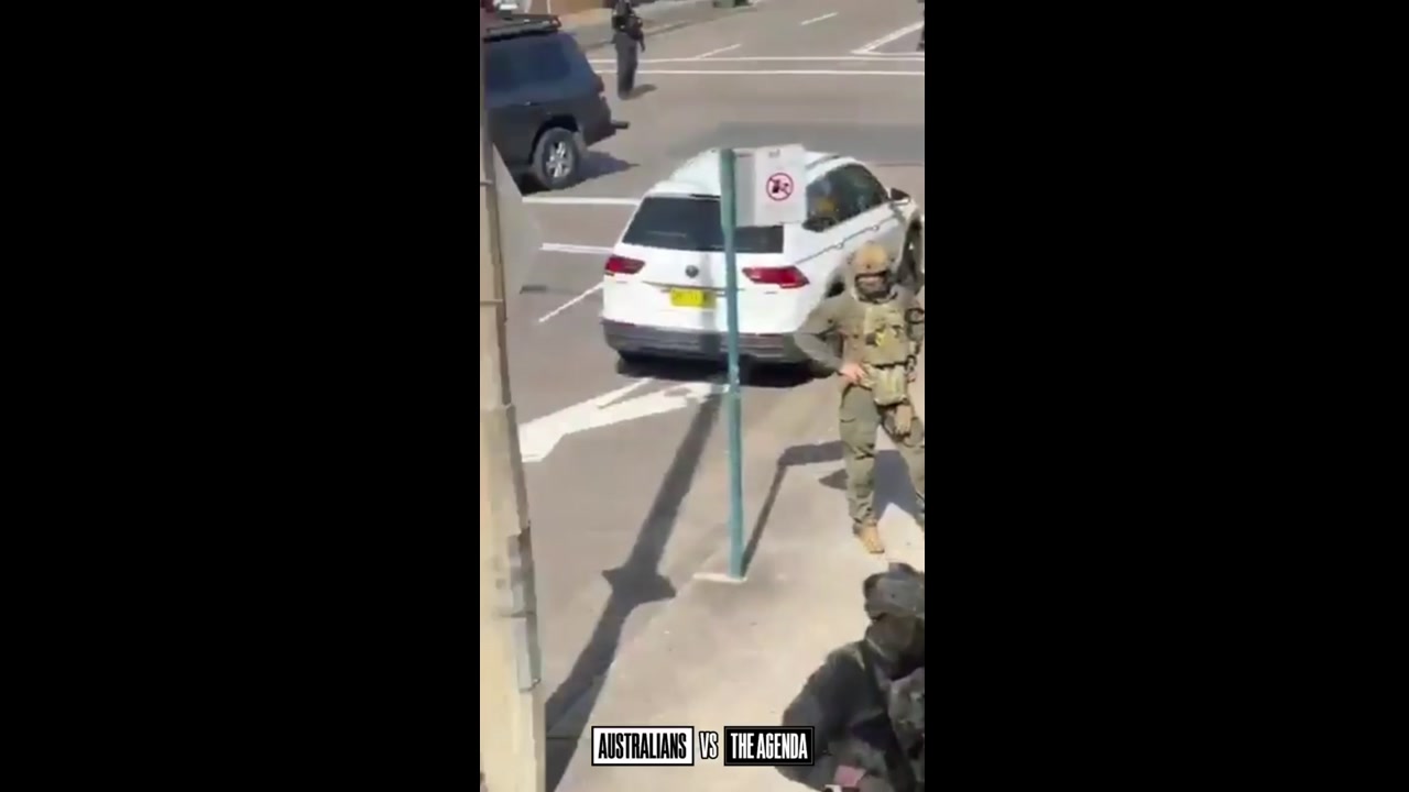 [Video] NSW Police arrest five men on George Street, Liverpool