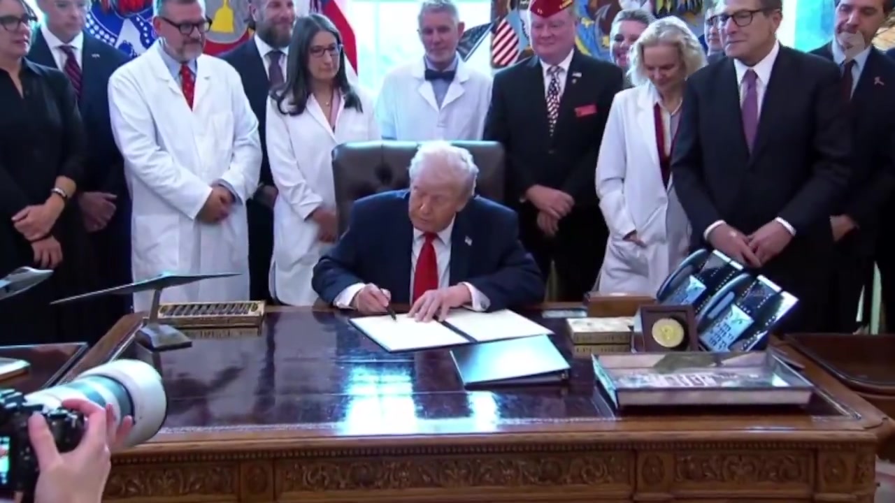 [Video] Trump signs executive order reclassifying marijuana to schedule 3