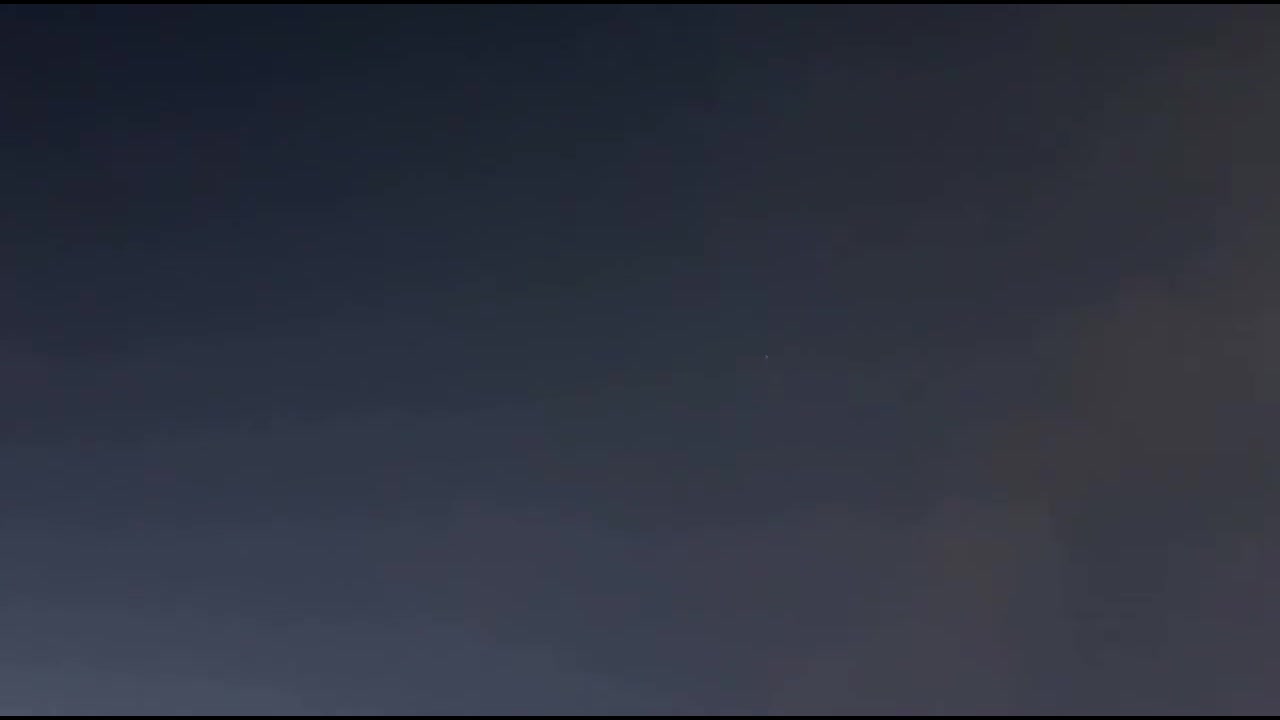 [Video] Air defense forces engage drones over Maashiq Presidential Palace in Aden