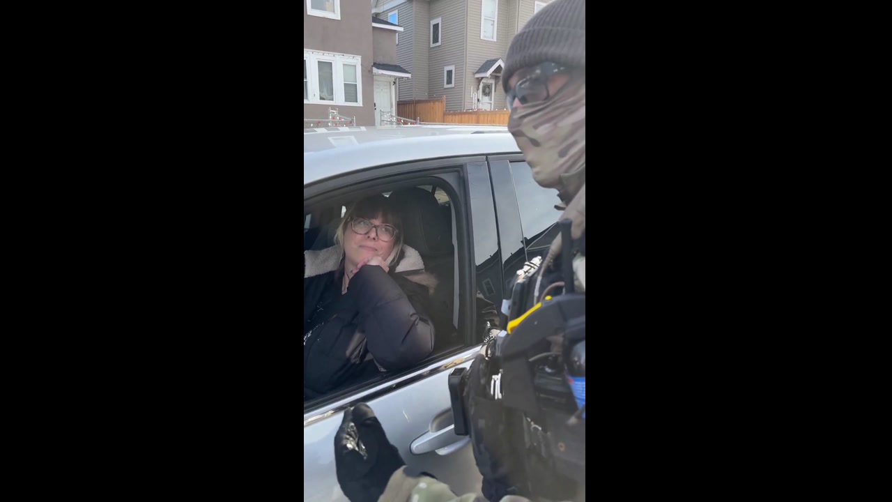 [Video] Border Patrol warns women in SUVs to stop trailing agents in Minneapolis