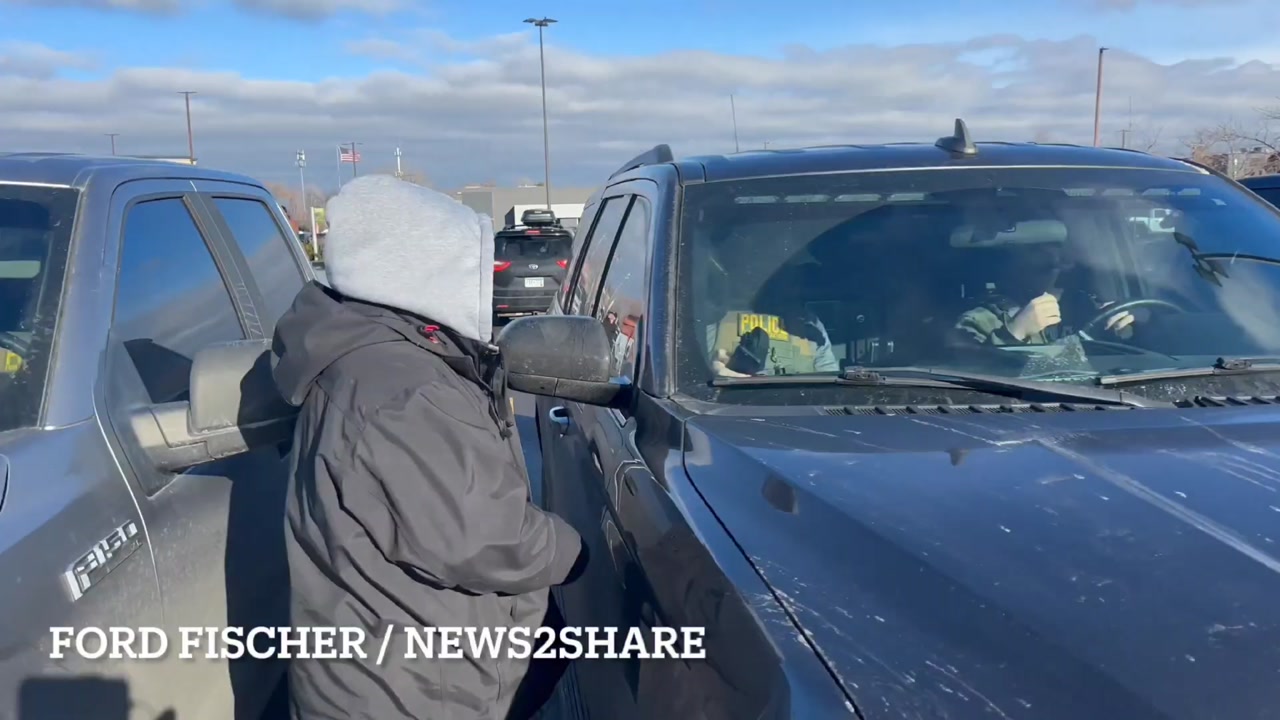 [Video] Protesters surround federal agents at Target in Minneapolis
